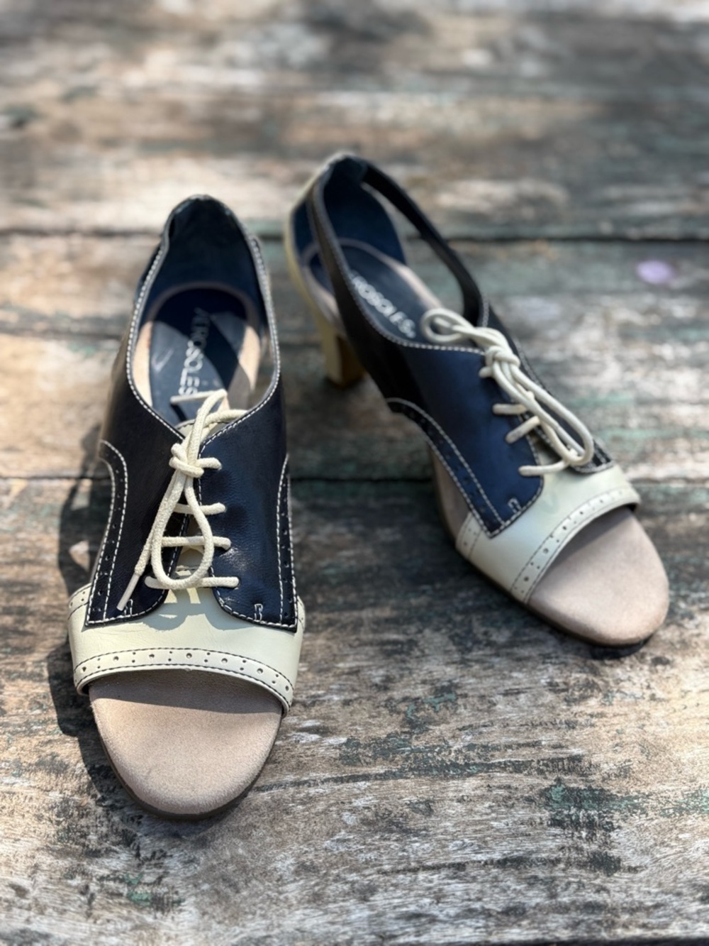 Vintage Inspired Aerosoles Two-Tone Size 8 GUC